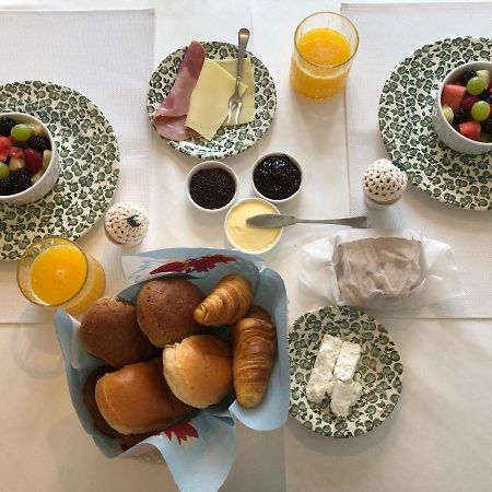 Onder De Boom Bed & Breakfast Gerkesklooster ภายนอก รูปภาพ