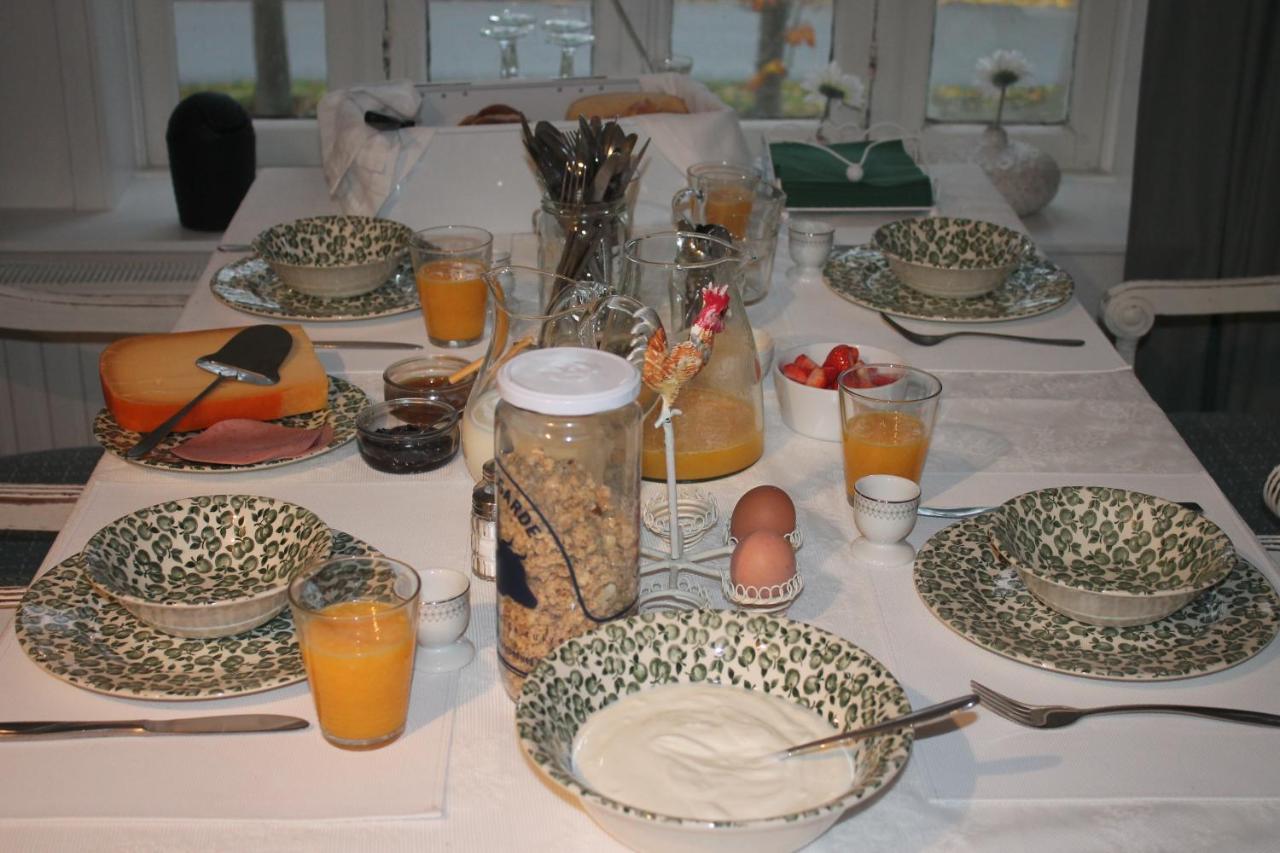 Onder De Boom Bed & Breakfast Gerkesklooster ภายนอก รูปภาพ